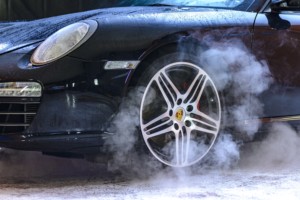 Porsche met gierende banden. Spaarvarkens Jan Reyns