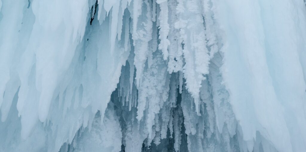 Ice stalactites