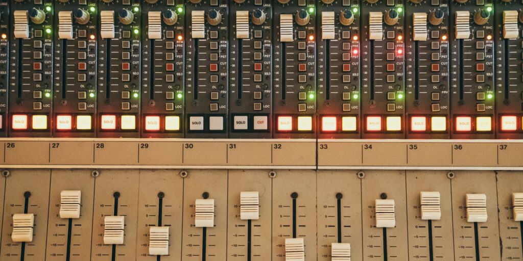 Equalizer instrument in a studio