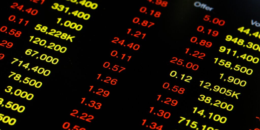 Stock market price drastically decreasing on computer screen