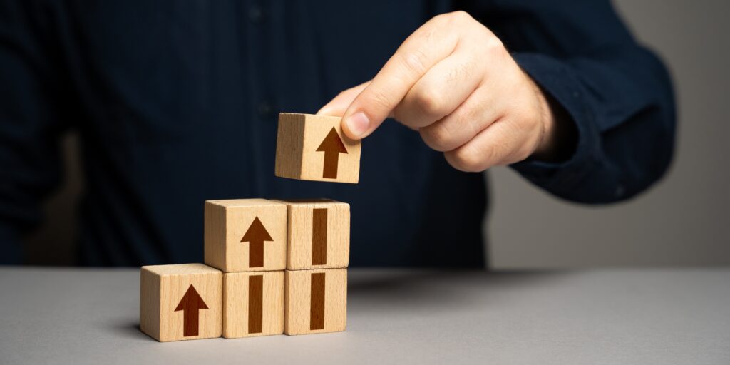 Build growth steps. Growth and development, promotion.
