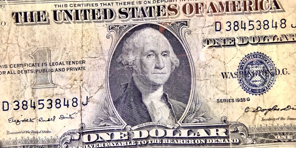 Looking at a one dollar bill through a magnifying glass 🔎 💵 💴 💰