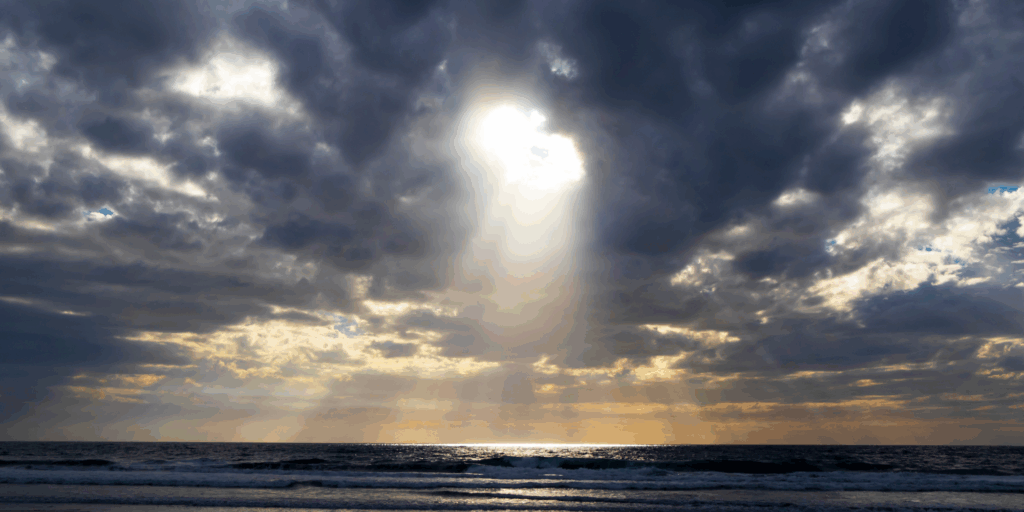Zon door wolken- Canva