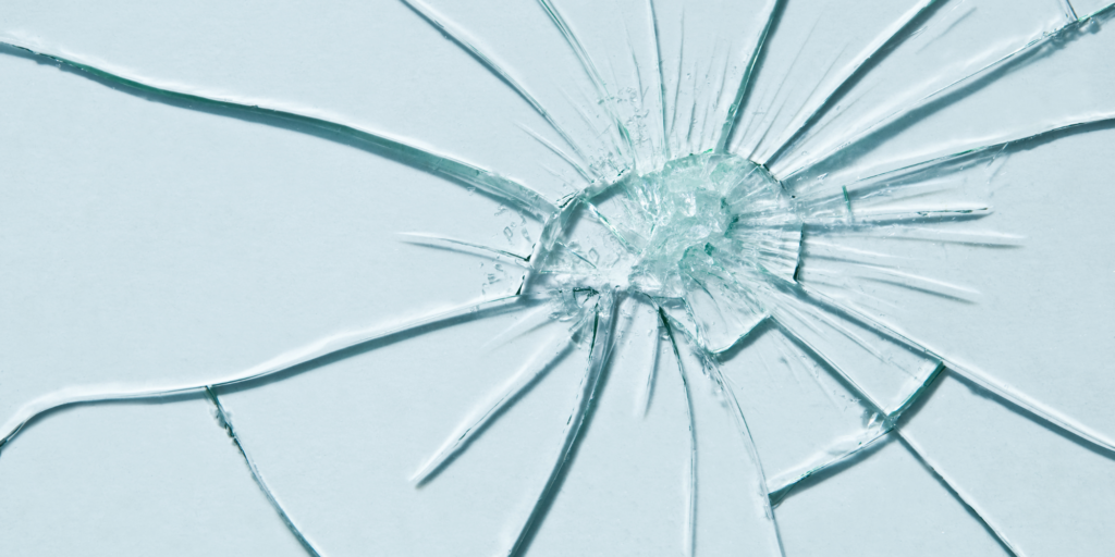 Gebarsten glas - Canva